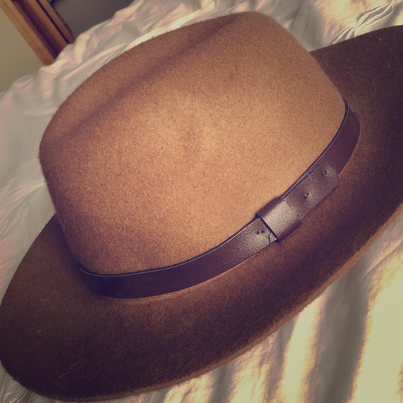 H&M Accessories - Bohemian styled hat